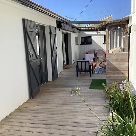 Fleurette L Aiguillon Holiday home